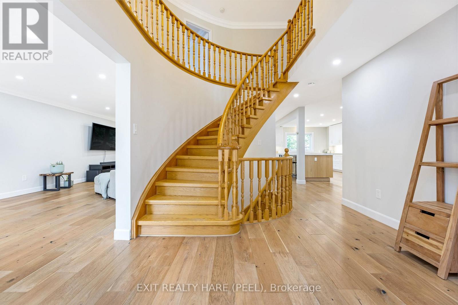 6 Stonegate Drive, Brampton, Ontario  L6Z 3L7 - Photo 4 - W12721292