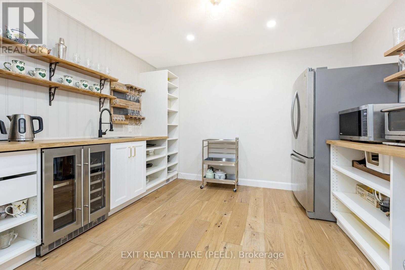 6 Stonegate Drive, Brampton, Ontario  L6Z 3L7 - Photo 5 - W12721292