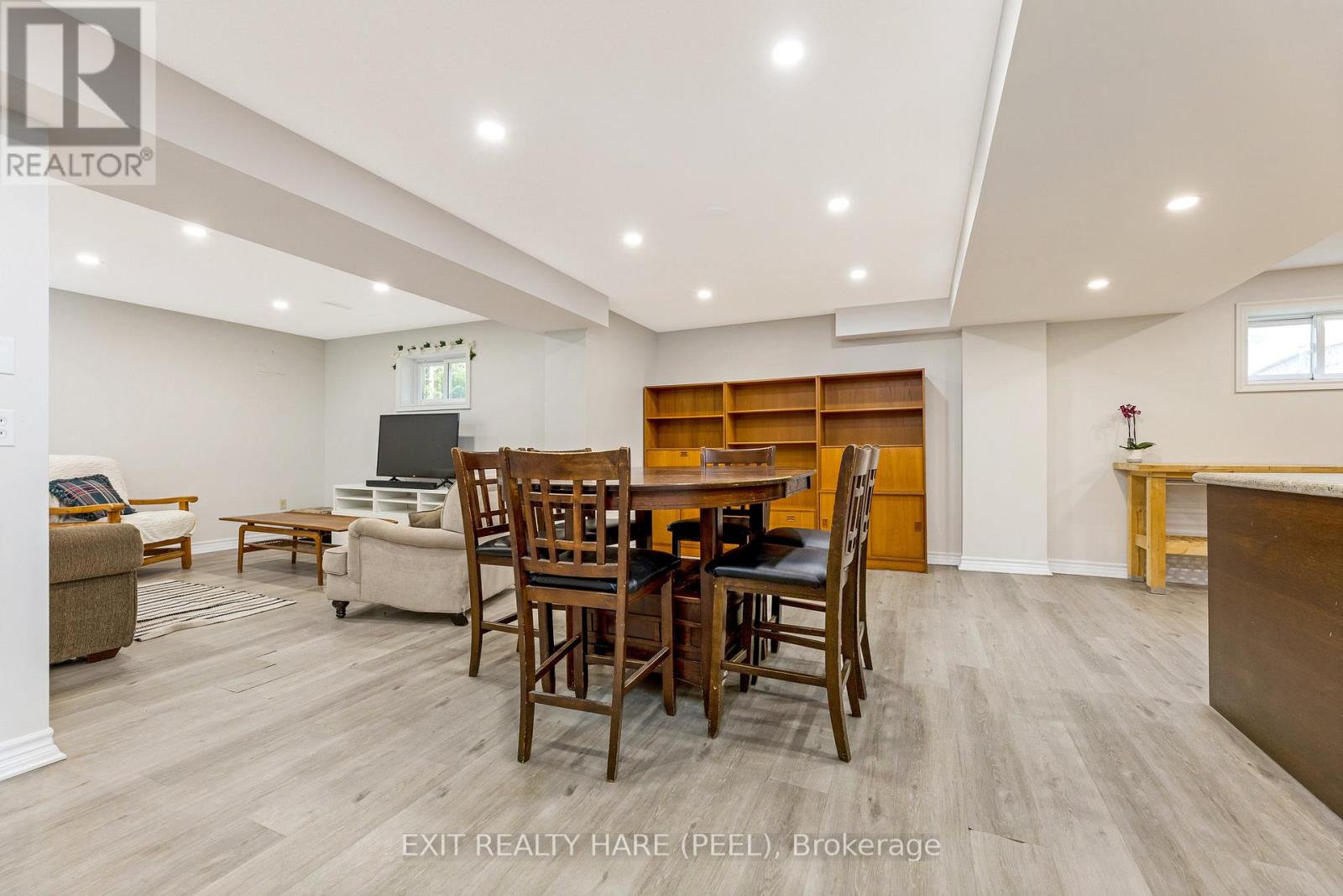 6 Stonegate Drive, Brampton, Ontario  L6Z 3L7 - Photo 9 - W12721292