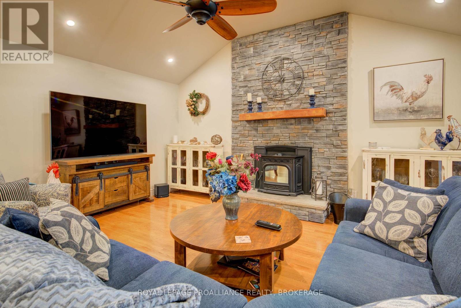 1086 Prince Street, Lansdowne Village, Ontario K0E 1L0 - Photo 17 - X12481385