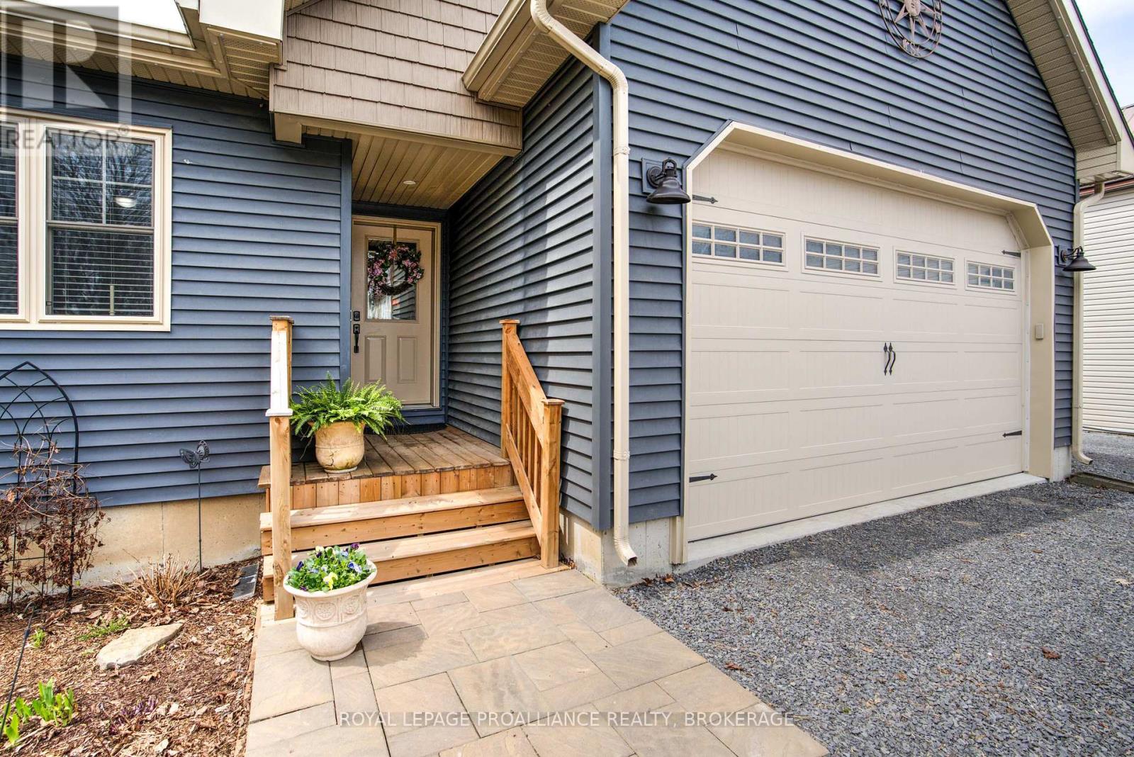 1086 Prince Street, Lansdowne Village, Ontario K0E 1L0 - Photo 10 - X12481385