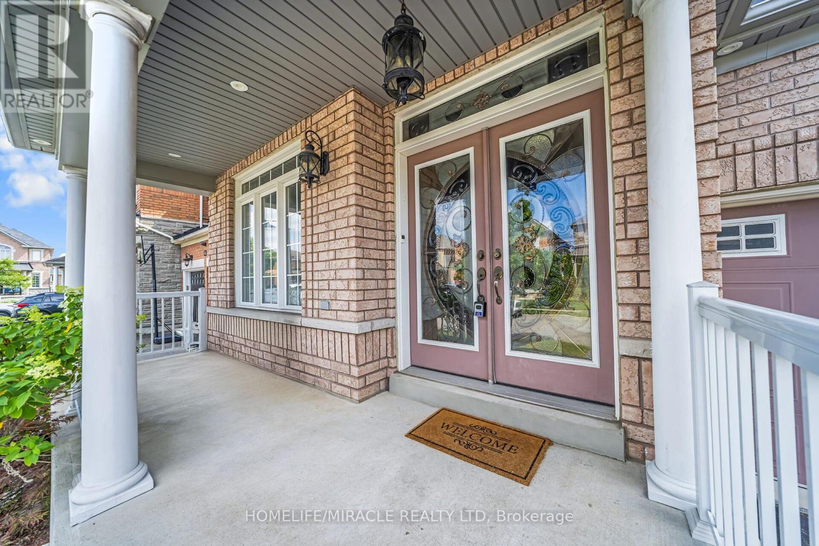 6 Currant Road, Brampton, Ontario  L6P 3G1 - Photo 3 - W12721316