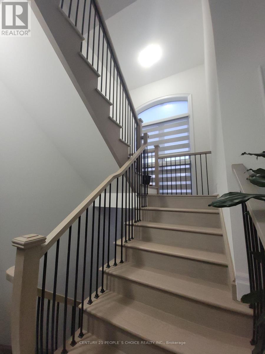 3253 Dove Drive, Oakville, Ontario  L6H 7G1 - Photo 4 - W12721322