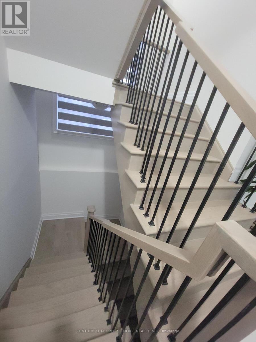 3253 Dove Drive, Oakville, Ontario  L6H 7G1 - Photo 5 - W12721322