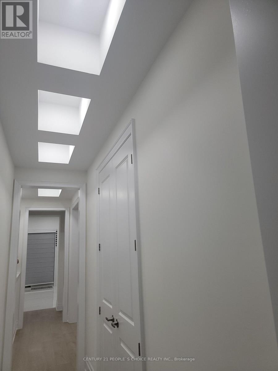 3253 Dove Drive, Oakville, Ontario  L6H 7G1 - Photo 7 - W12721322