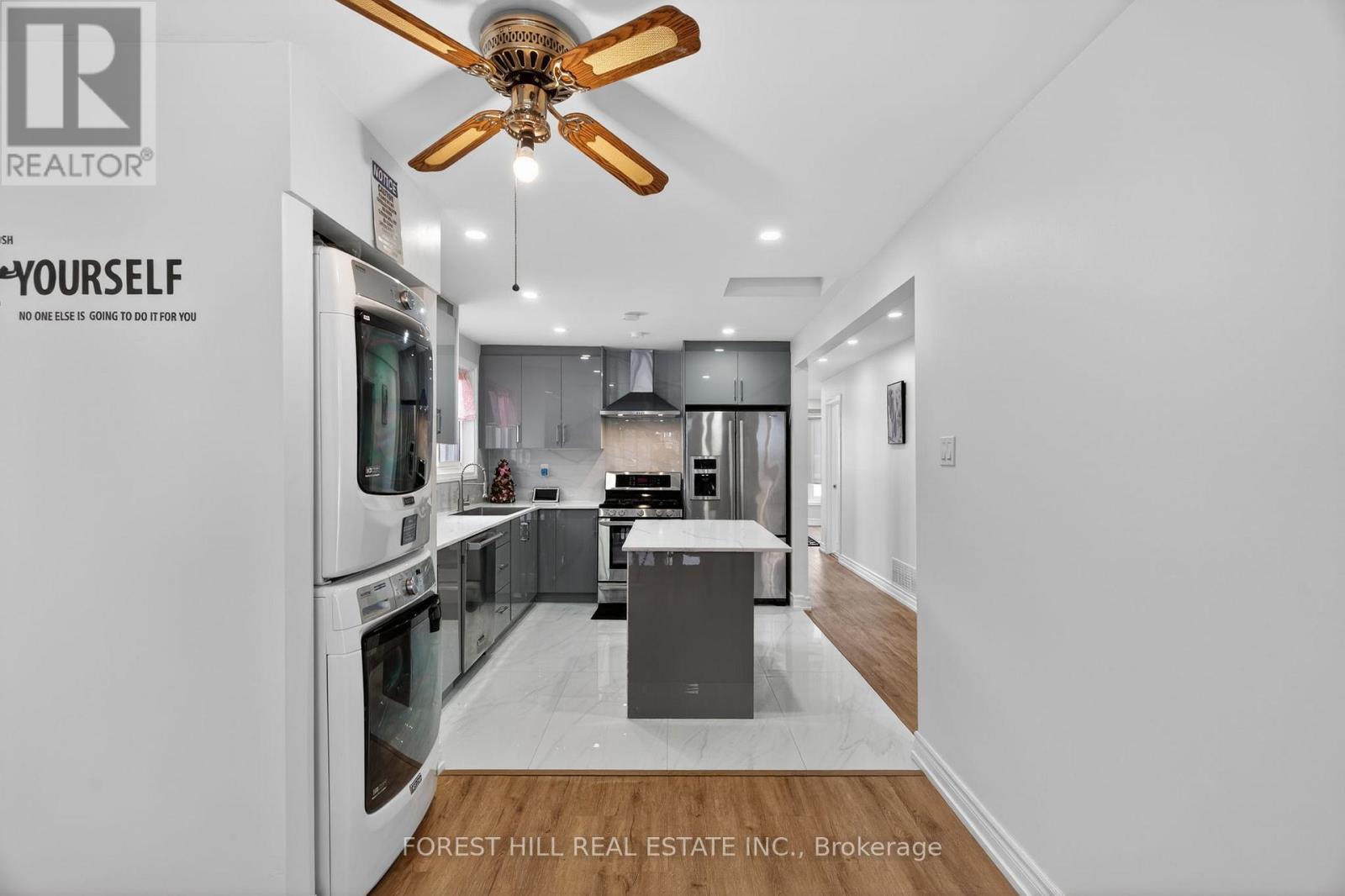 81 Taysham Crescent, Toronto, Ontario  M9V 1X1 - Photo 10 - W12721376