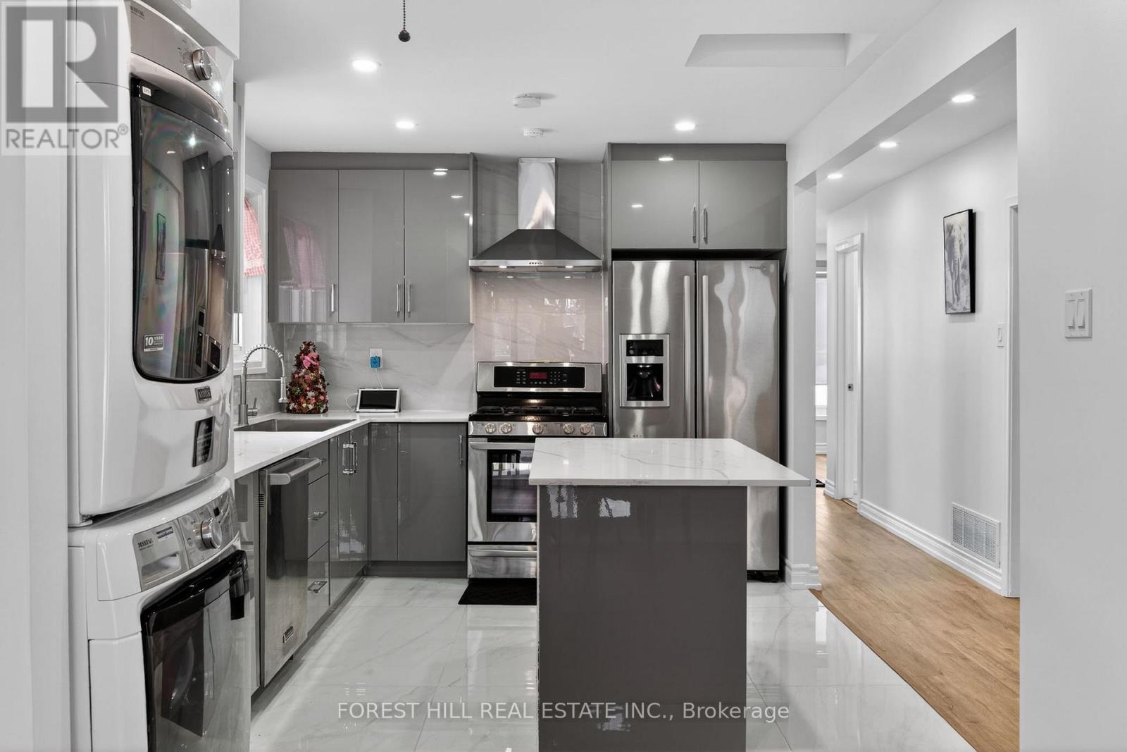 81 Taysham Crescent, Toronto, Ontario  M9V 1X1 - Photo 11 - W12721376