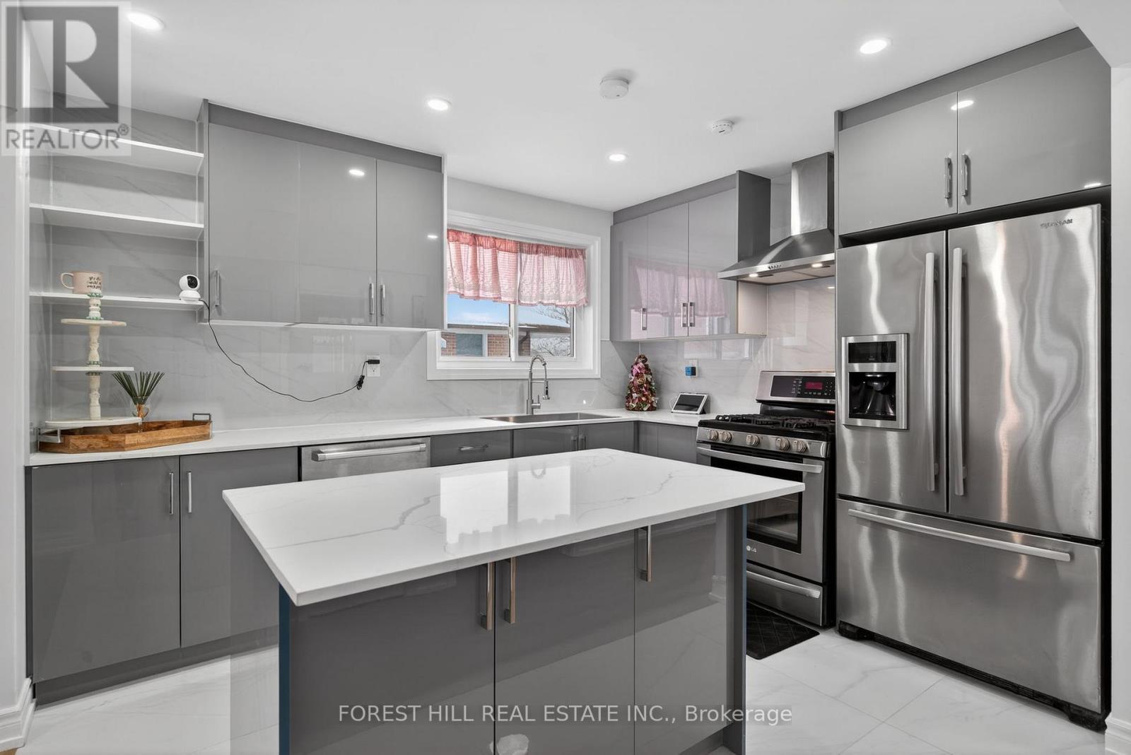 81 Taysham Crescent, Toronto, Ontario  M9V 1X1 - Photo 7 - W12721376