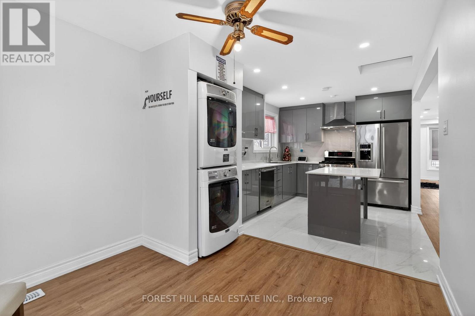 81 Taysham Crescent, Toronto, Ontario  M9V 1X1 - Photo 9 - W12721376