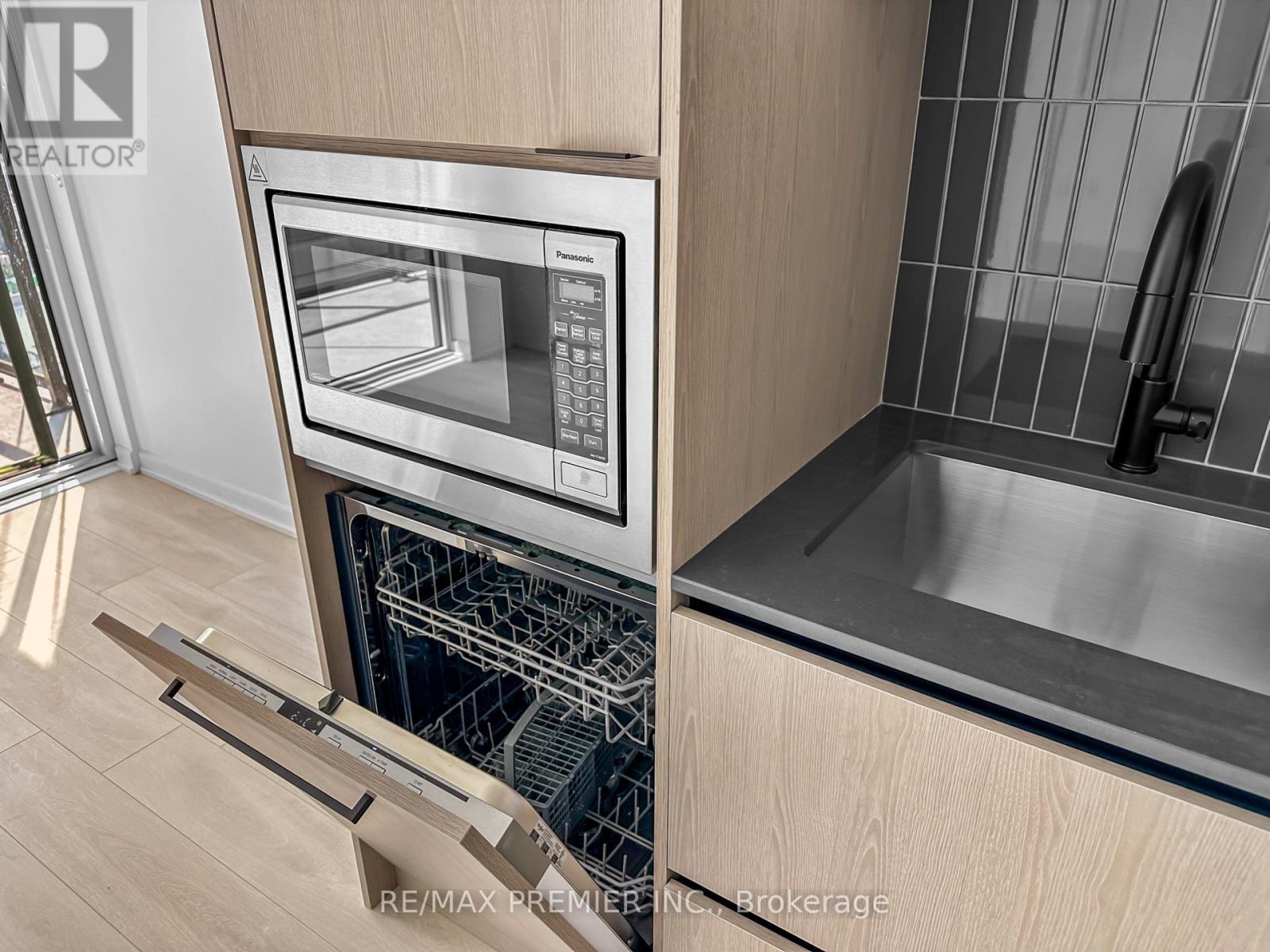 1002 - 1285 Dupont Street, Toronto, Ontario  M6H 0E3 - Photo 3 - W12721384