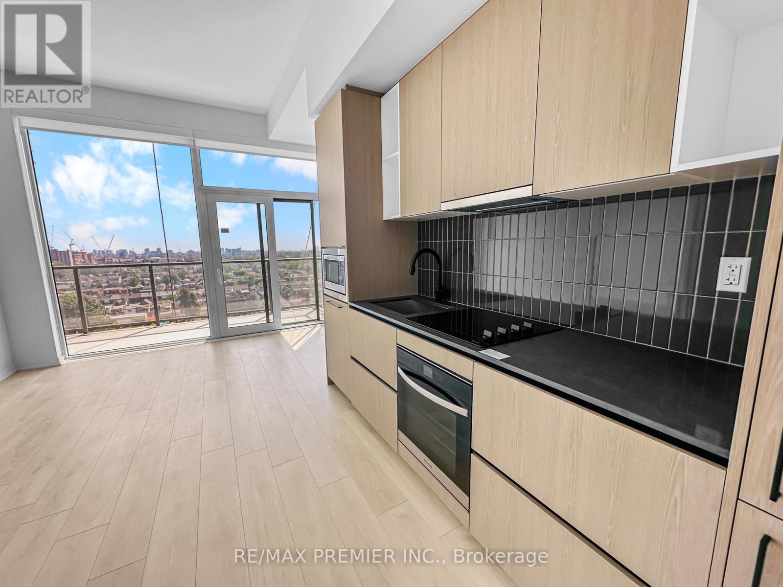 1002 - 1285 Dupont Street, Toronto, Ontario  M6H 0E3 - Photo 4 - W12721384