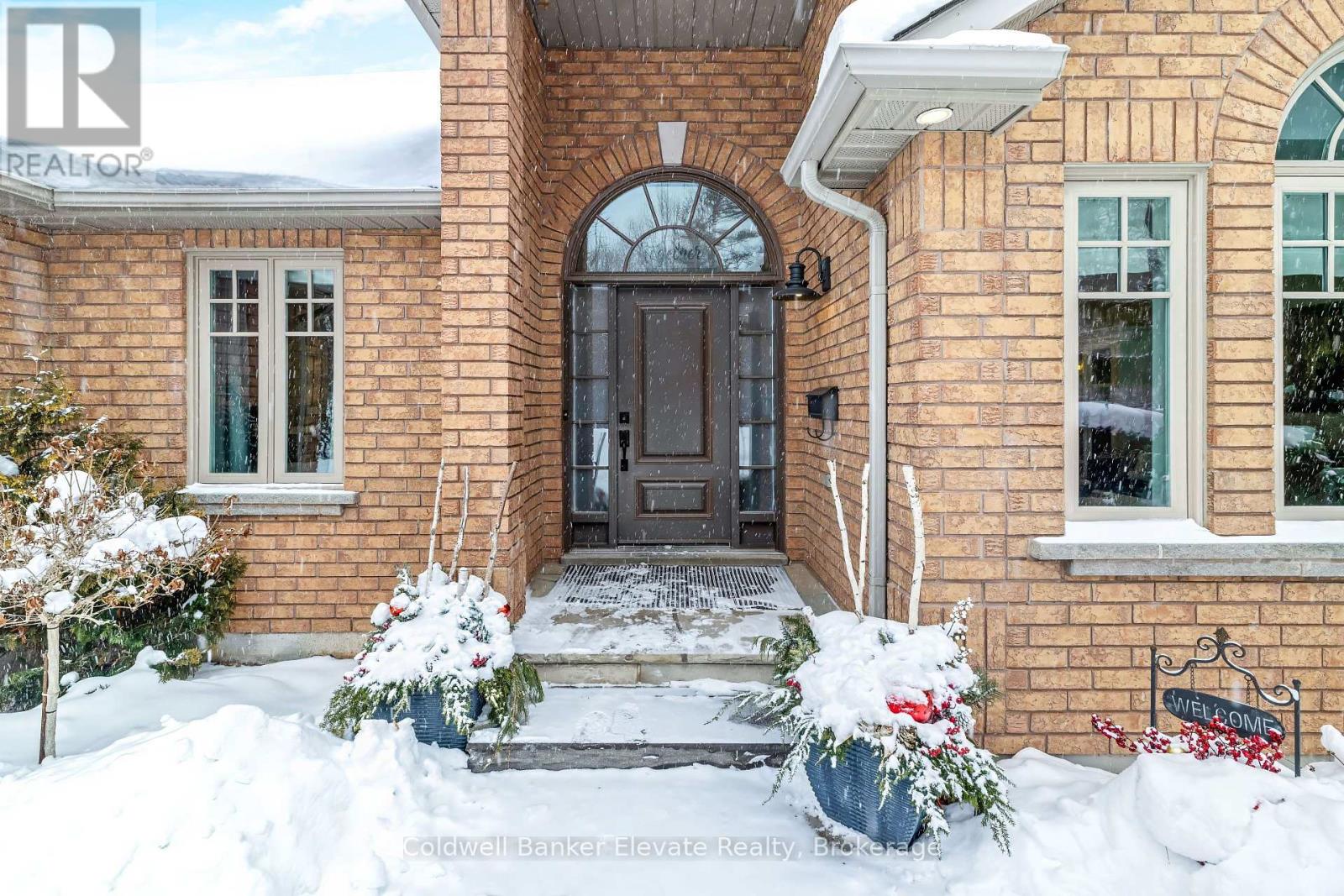 43 Newman Place, Halton Hills, Ontario  L7G 6A6 - Photo 3 - W12721390