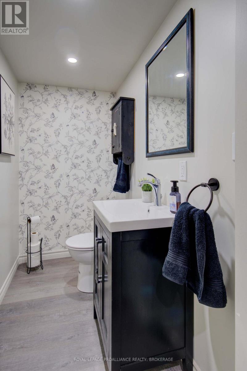 1086 Prince Street, Lansdowne Village, Ontario K0E 1L0 - Photo 34 - X12481385