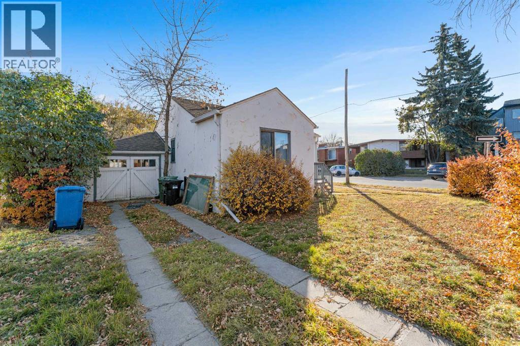 1402 Centre A Street Ne, Calgary, Alberta  T2E 2Z9 - Photo 3 - A2266119