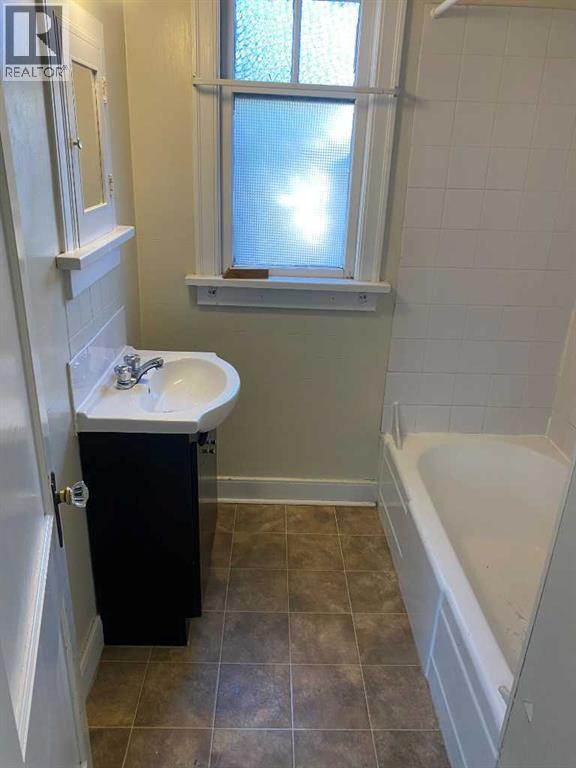 1402 Centre A Street Ne, Calgary, Alberta  T2E 2Z9 - Photo 10 - A2266119