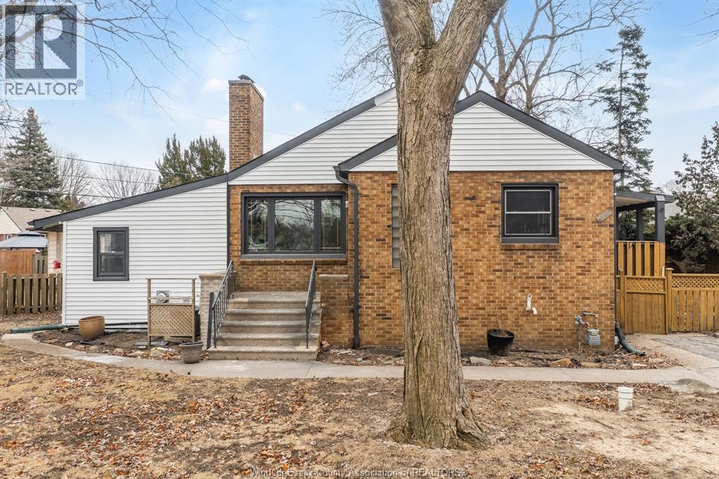 MLS# 26000843: 1114 EDWARD Unit# UPPER, Windsor, Canada