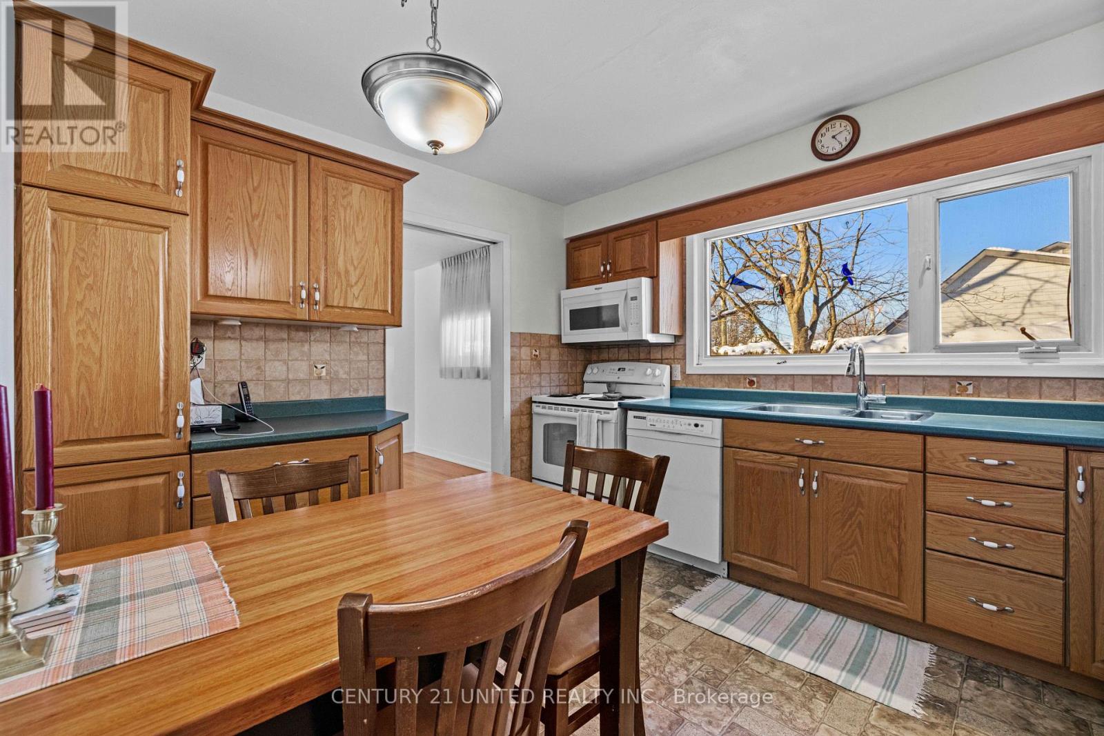 852 Parkhill Road W, Peterborough, Ontario  K9J 6P1 - Photo 12 - X12721508