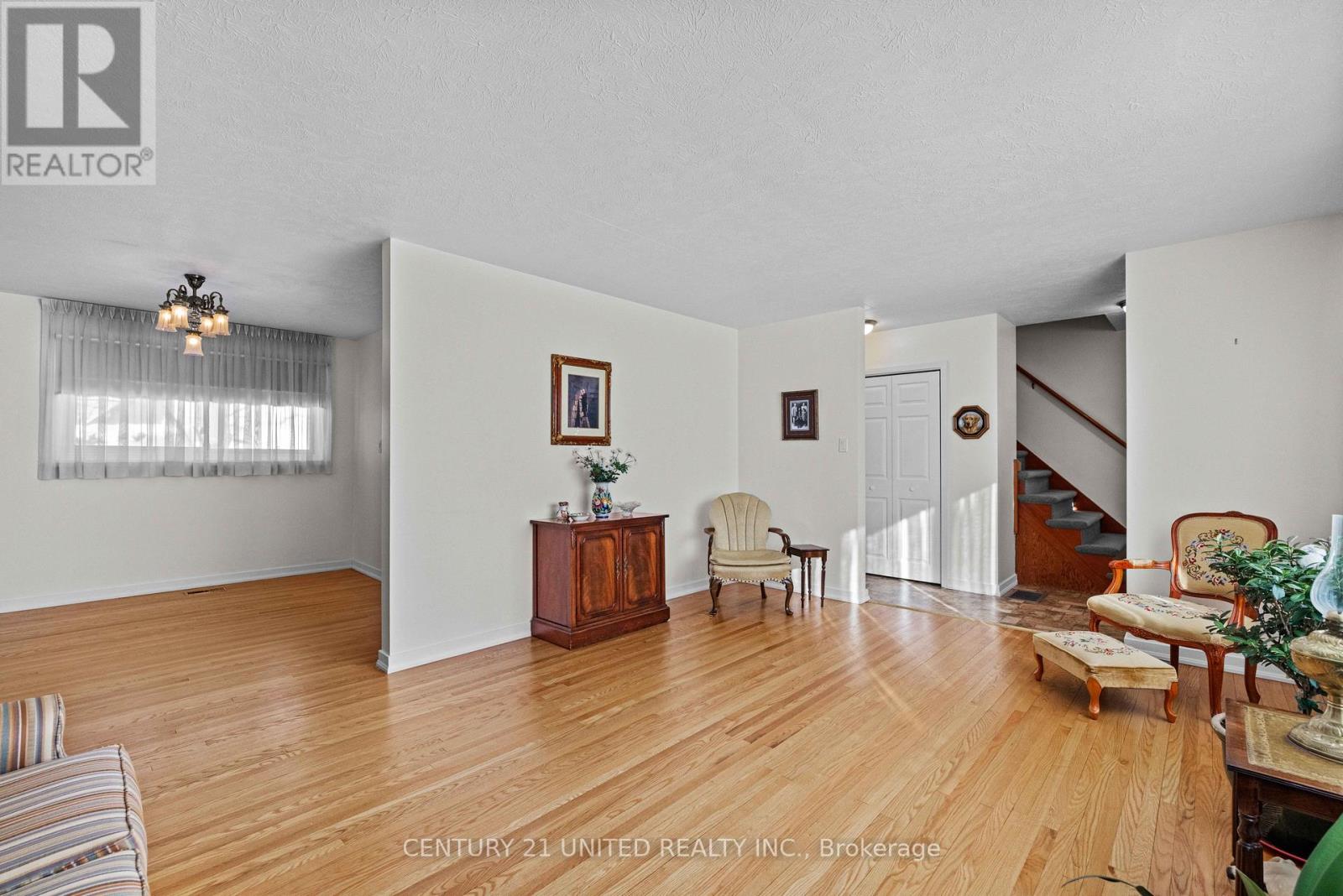 852 Parkhill Road W, Peterborough, Ontario  K9J 6P1 - Photo 4 - X12721508