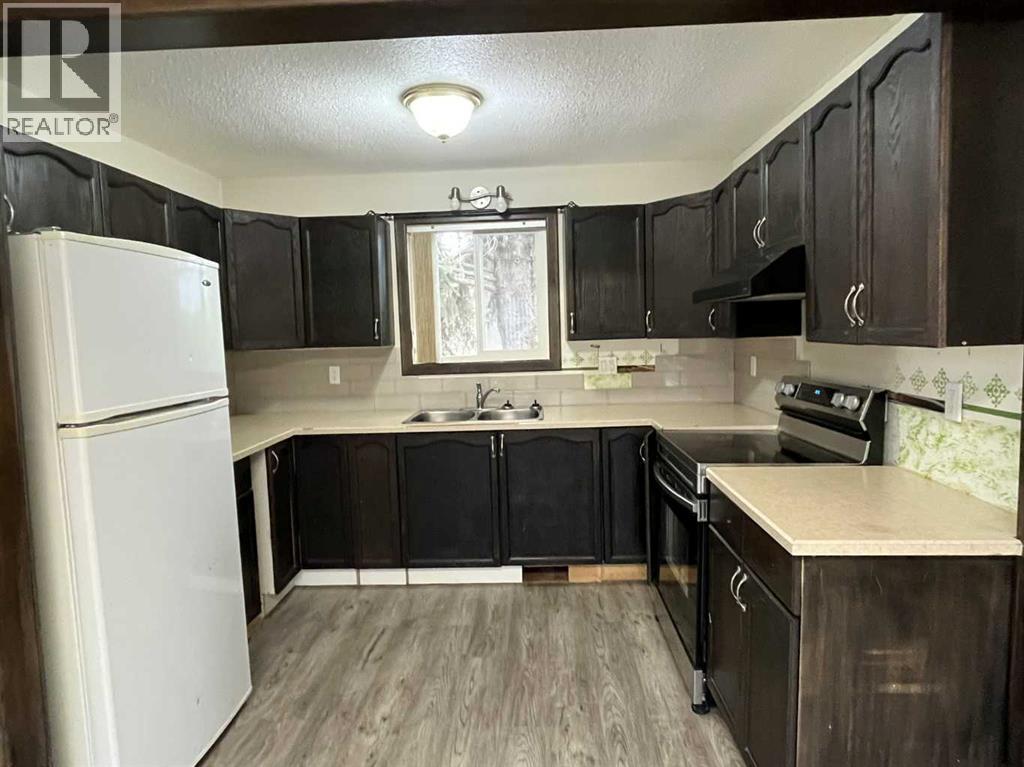 221 3 Avenue, Vauxhall, Alberta  T0K 2K0 - Photo 3 - A2256151