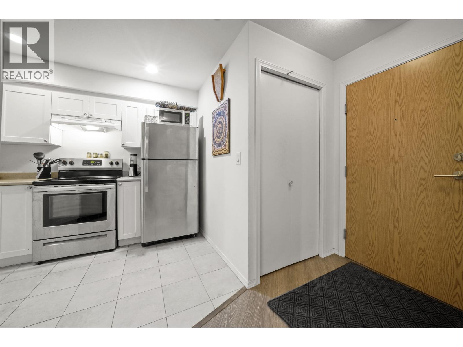 209 2915 Glen Drive, Coquitlam, British Columbia  V3B 7H8 - Photo 5 - R3082246