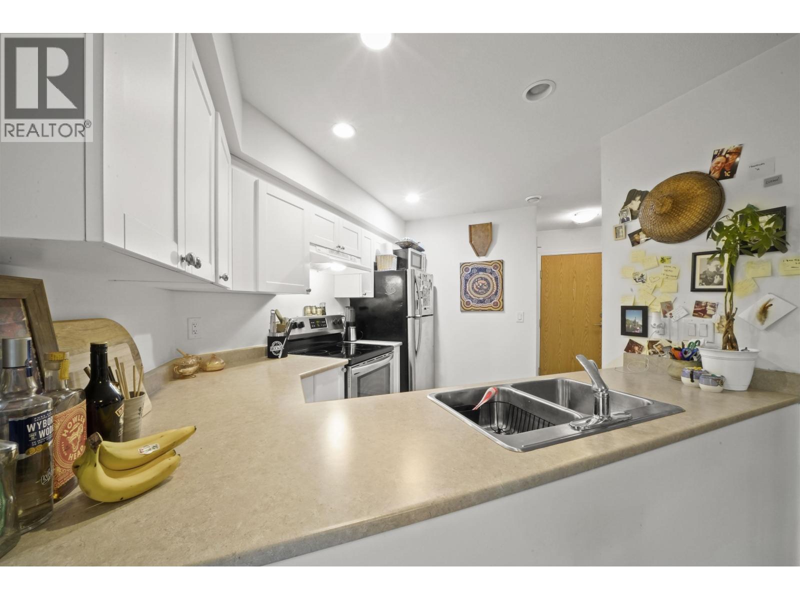 209 2915 Glen Drive, Coquitlam, British Columbia  V3B 7H8 - Photo 6 - R3082246