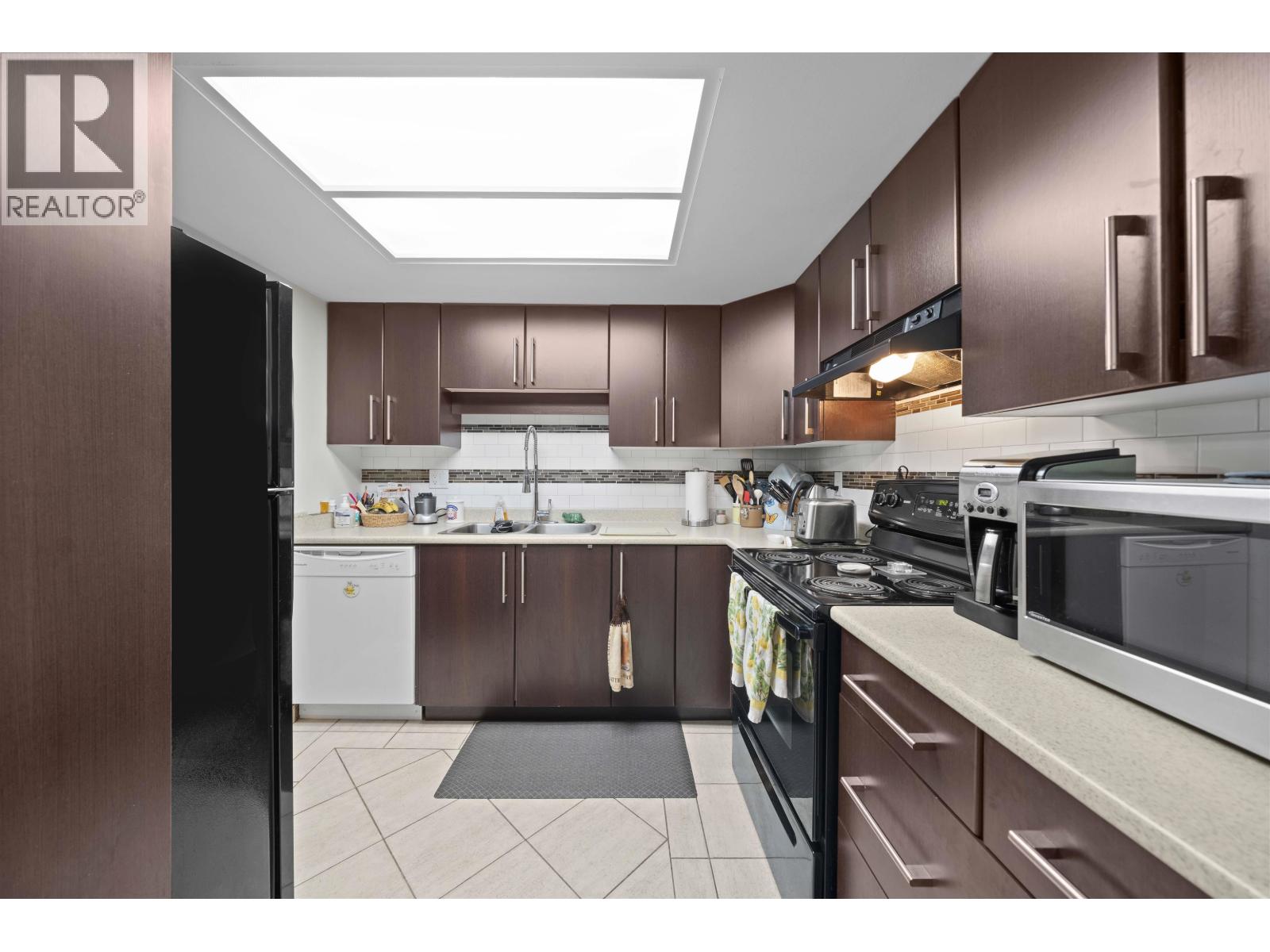 416 2915 Glen Drive, Coquitlam, British Columbia  V3B 7H8 - Photo 2 - R3082256