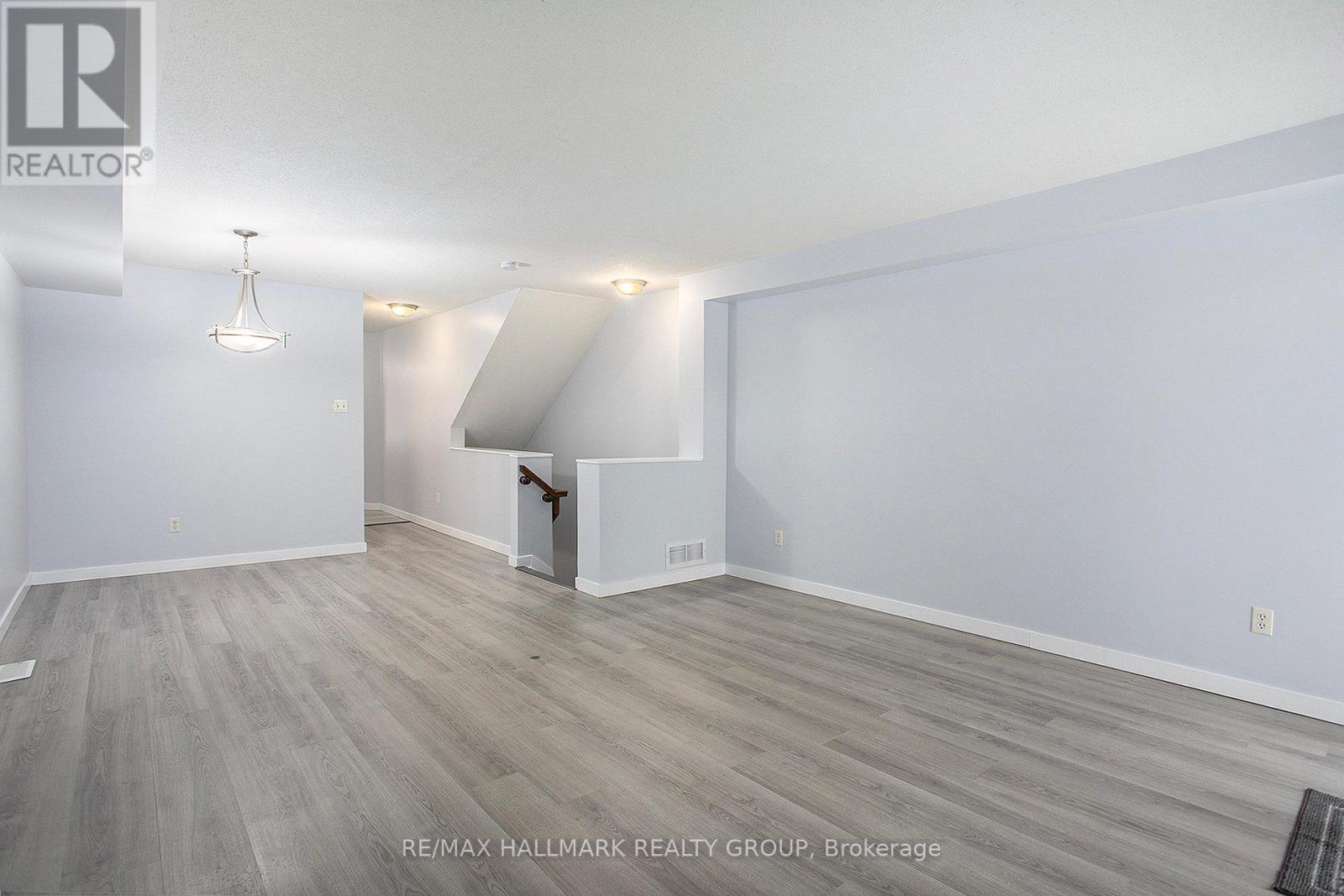 281 Aquaview Drive, Ottawa, Ontario  K4A 0B6 - Photo 12 - X12475541