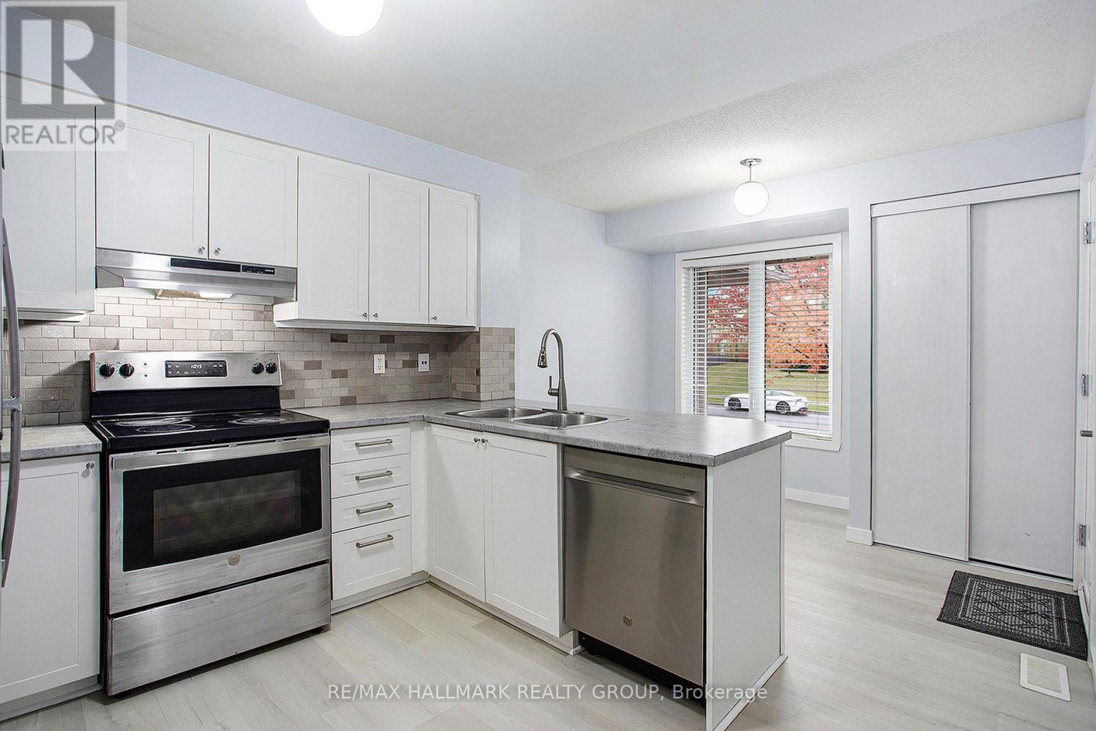 281 Aquaview Drive, Ottawa, Ontario  K4A 0B6 - Photo 5 - X12475541