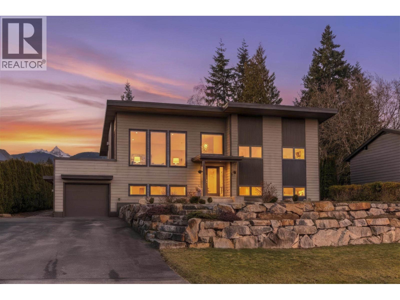 40298 Ayr Drive, Squamish, British Columbia  V8B 0B6 - Photo 1 - R3082261