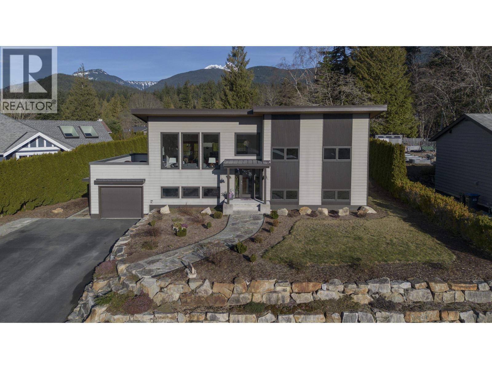 40298 Ayr Drive, Squamish, British Columbia  V8B 0B6 - Photo 2 - R3082261