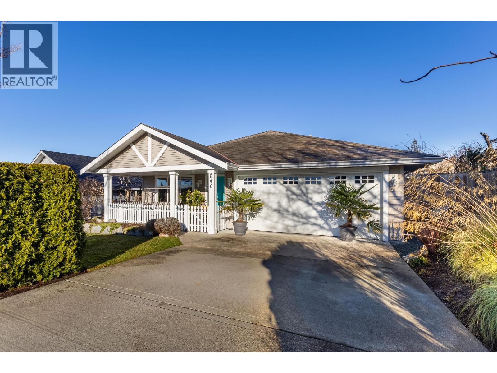 6270 Homestead Avenue, Sechelt, British Columbia  V7Z 0M6 - Photo 2 - R3082206