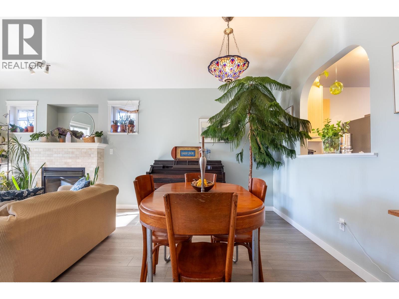 6270 Homestead Avenue, Sechelt, British Columbia  V7Z 0M6 - Photo 8 - R3082206