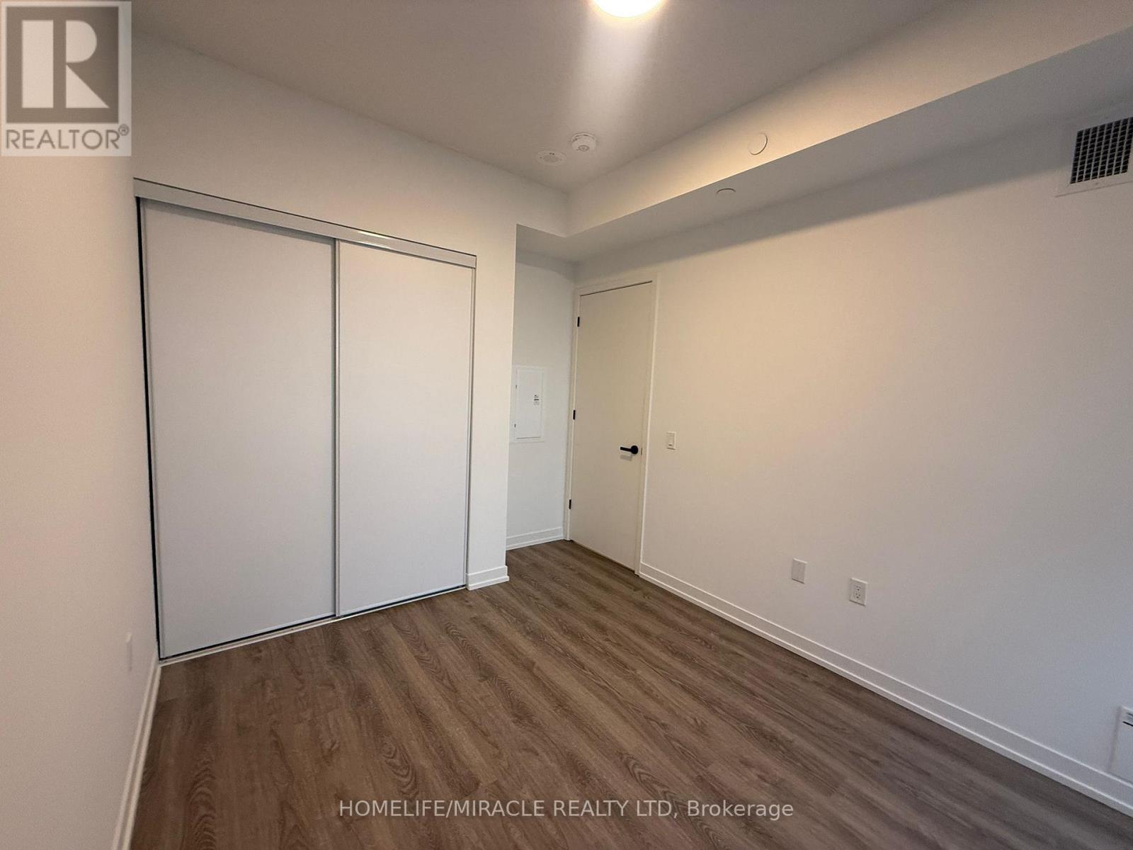 2005 - 28 Interchange Way, Vaughan, Ontario  L4K 0P8 - Photo 12 - N12721492