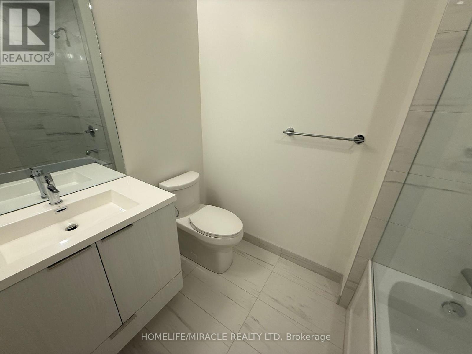 2005 - 28 Interchange Way, Vaughan, Ontario  L4K 0P8 - Photo 15 - N12721492