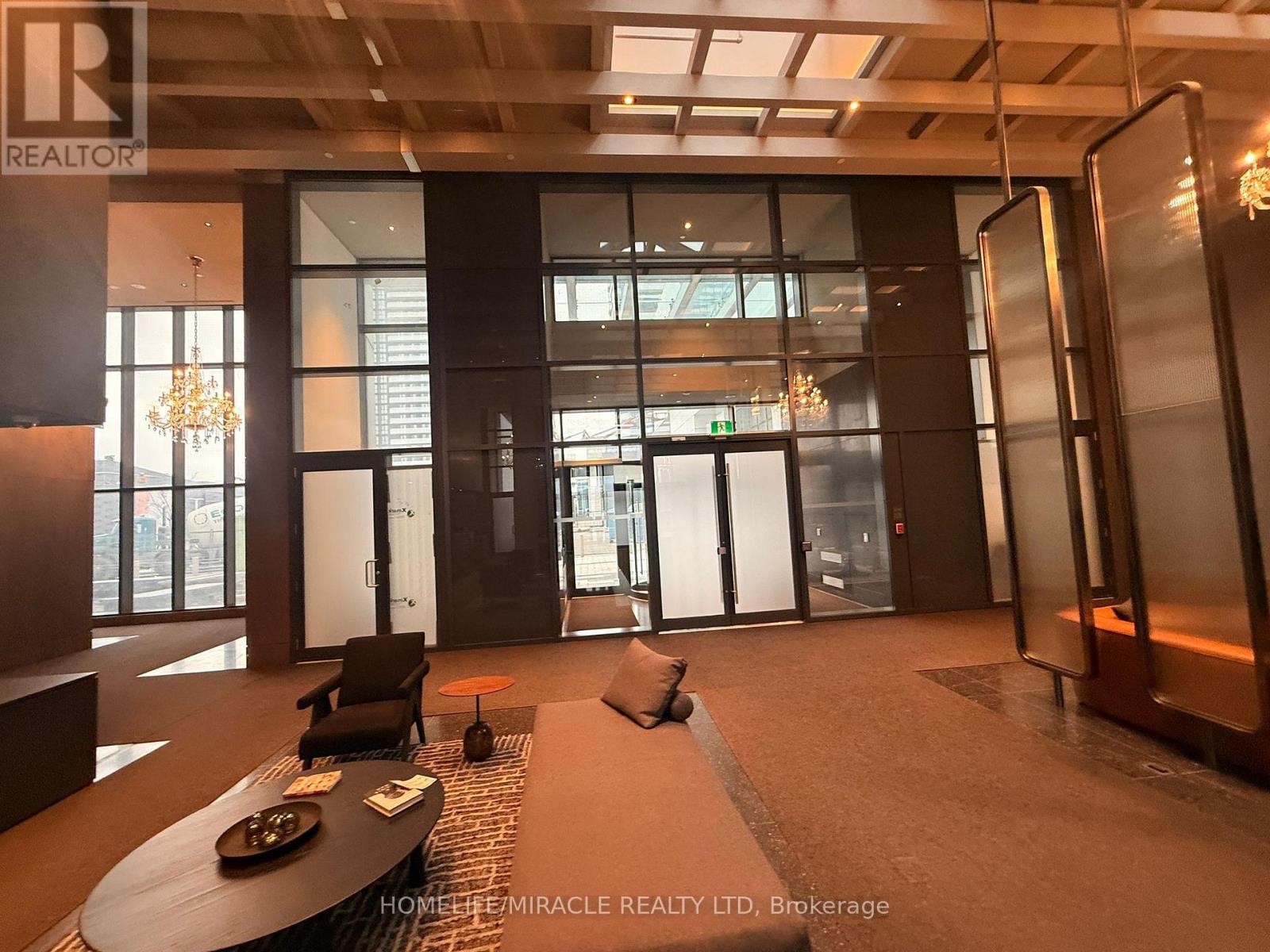 2005 - 28 Interchange Way, Vaughan, Ontario  L4K 0P8 - Photo 2 - N12721492