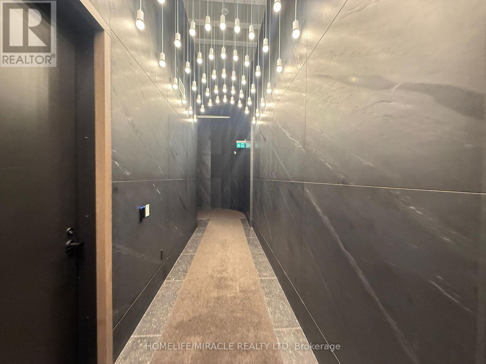 2005 - 28 Interchange Way, Vaughan, Ontario  L4K 0P8 - Photo 3 - N12721492