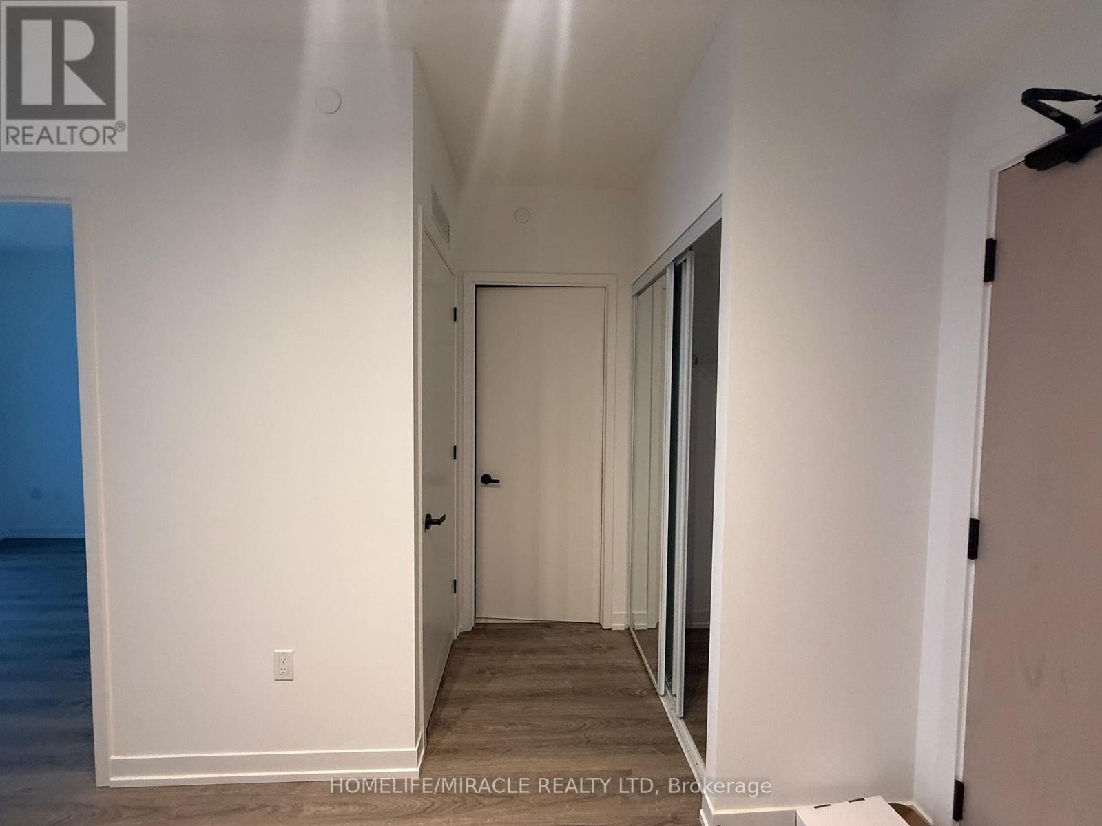 2005 - 28 Interchange Way, Vaughan, Ontario  L4K 0P8 - Photo 6 - N12721492