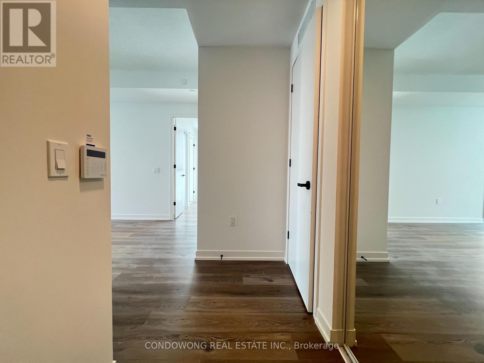 3712 - 28 Interchange Way, Vaughan, Ontario  L4K 0P8 - Photo 4 - N12721506