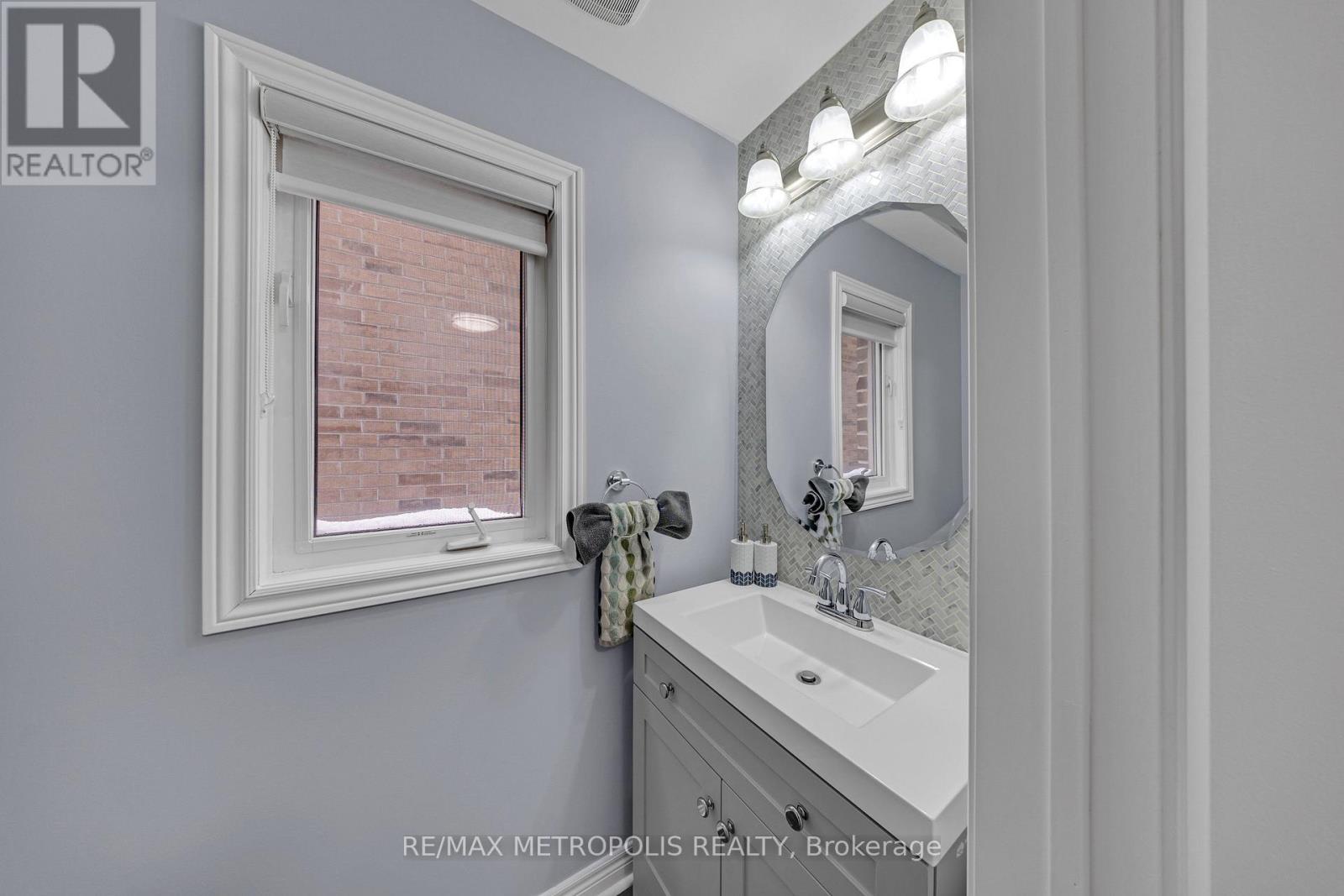 7 Cherry Lane, New Tecumseth, Ontario  L9R 0M1 - Photo 5 - N12721134