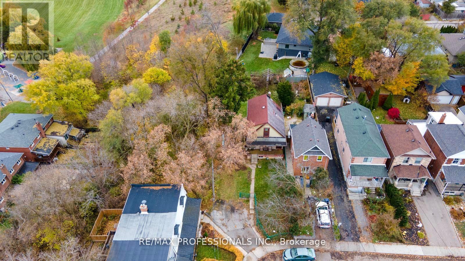 16 Cliff Street, Toronto, Ontario  M6N 4L6 - Photo 13 - W12721446