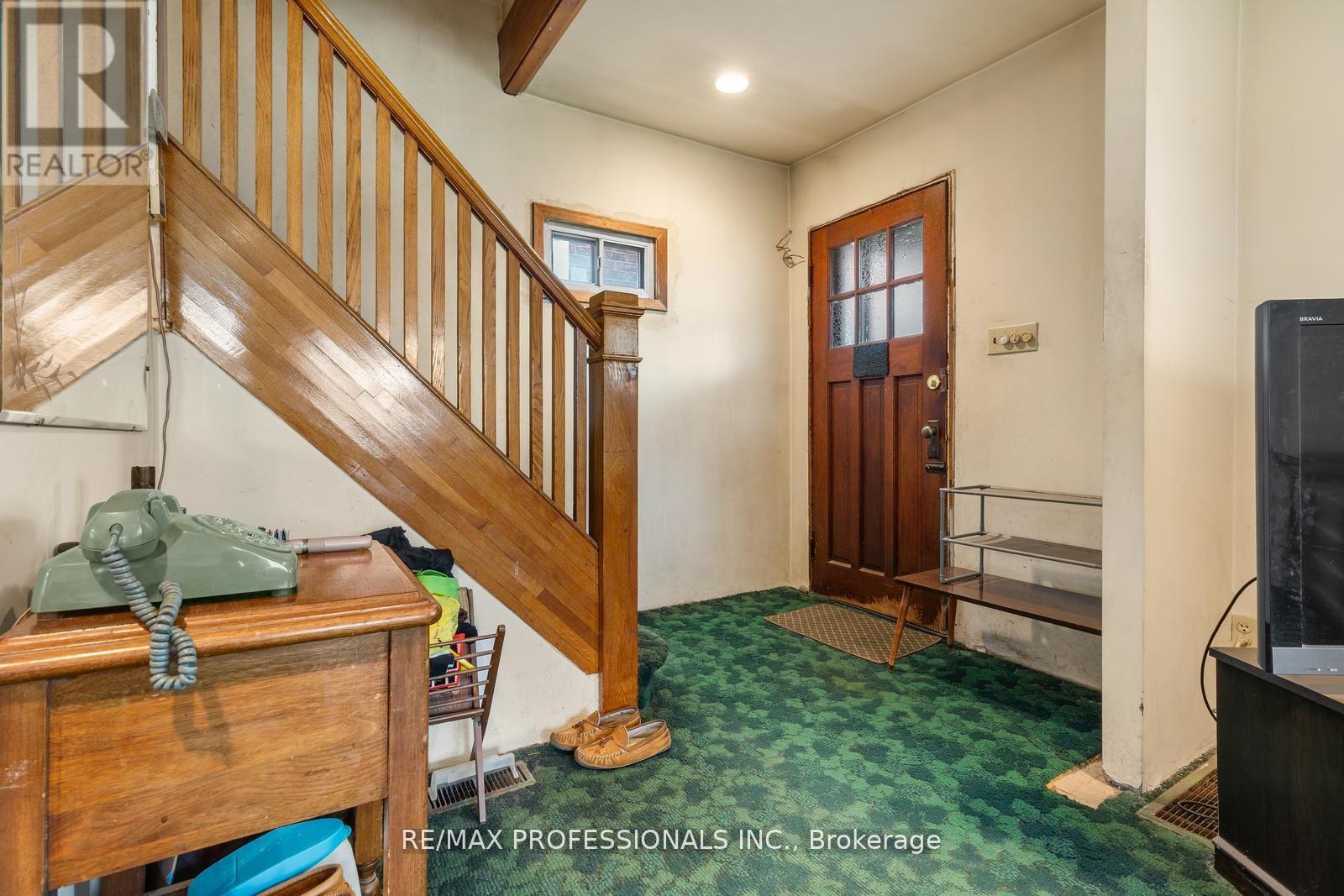 16 Cliff Street, Toronto, Ontario  M6N 4L6 - Photo 3 - W12721446