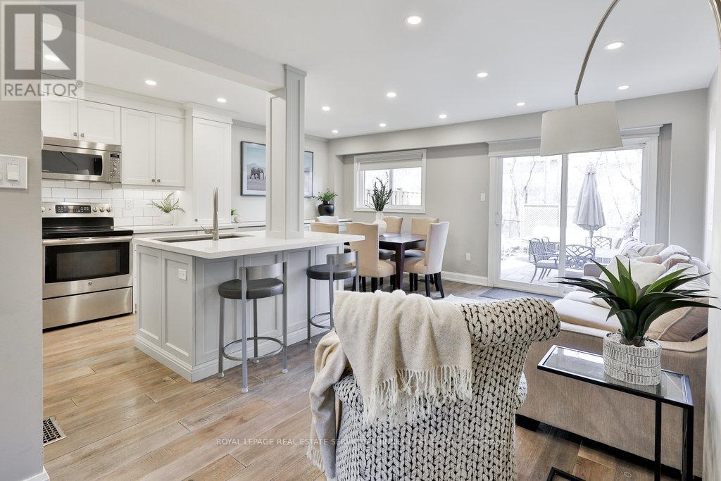 66 - 1558 Lancaster Drive, Oakville, Ontario  L6H 2Z4 - Photo 4 - W12721532