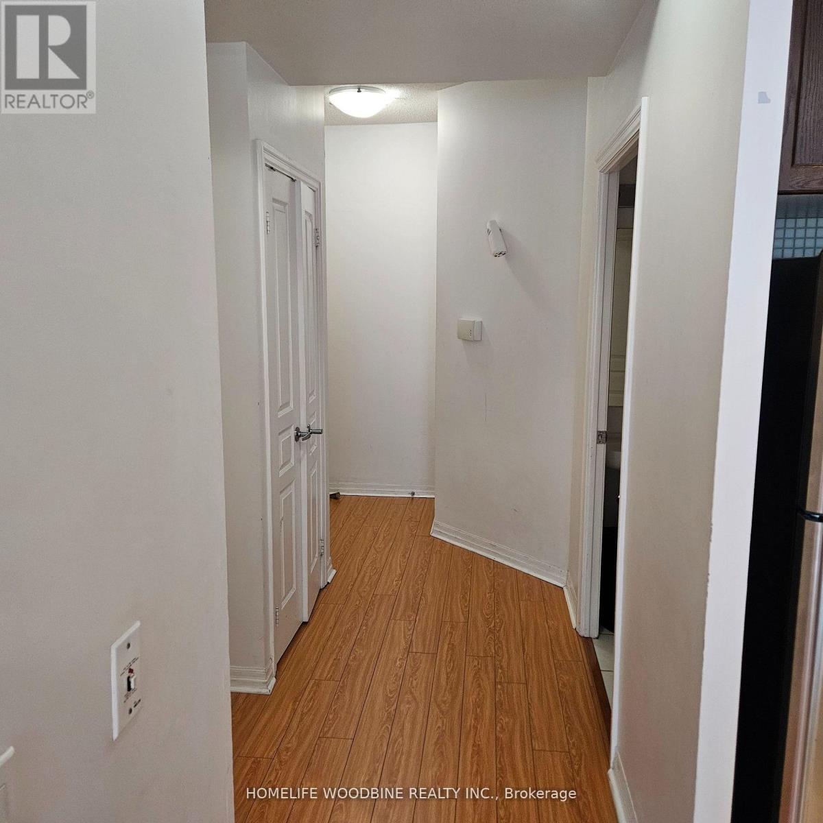 3006 - 3939 Duke Of York Boulevard, Mississauga, Ontario  L5B 4N2 - Photo 2 - W12721540