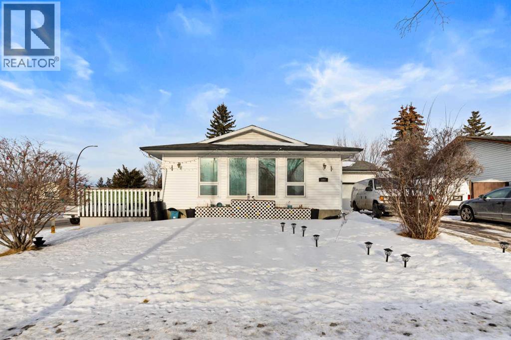 892 Abbotsford Drive Ne, Calgary, Alberta  T2A 6B8 - Photo 2 - A2279402