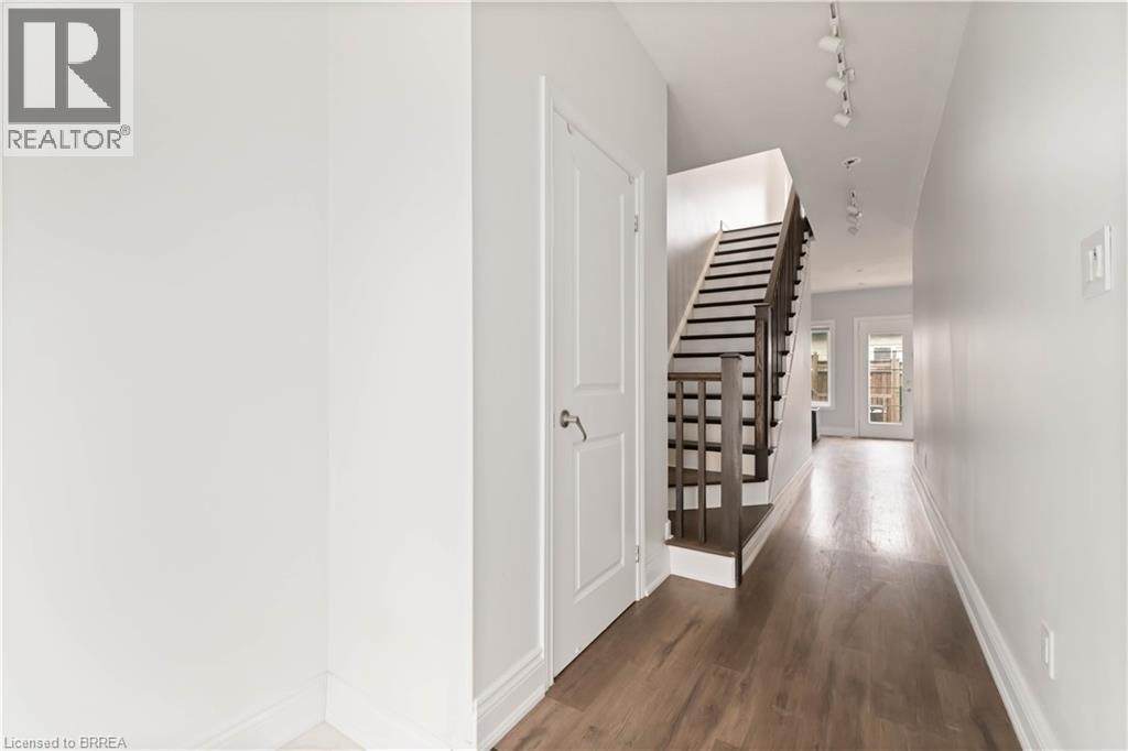 46 Borers Creek Circle, Waterdown, Ontario  L8B 1W3 - Photo 11 - 40800157