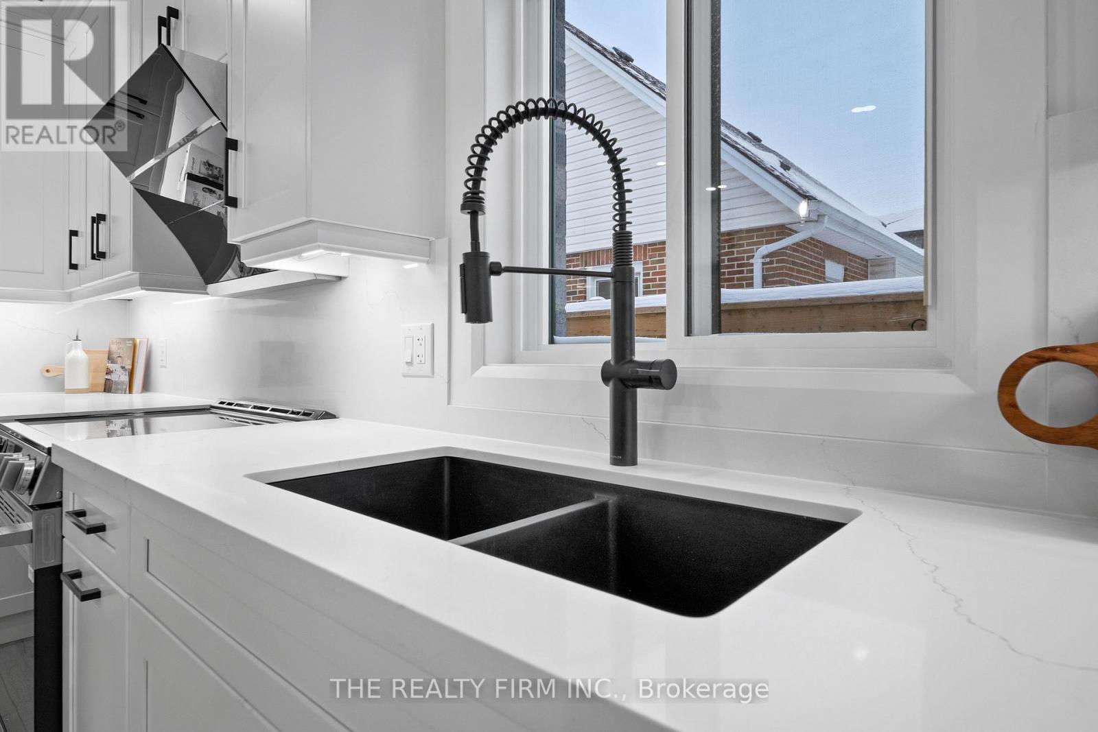 1041 Willow Drive W, London South, Ontario  N6E 1P4 - Photo 11 - X12721732