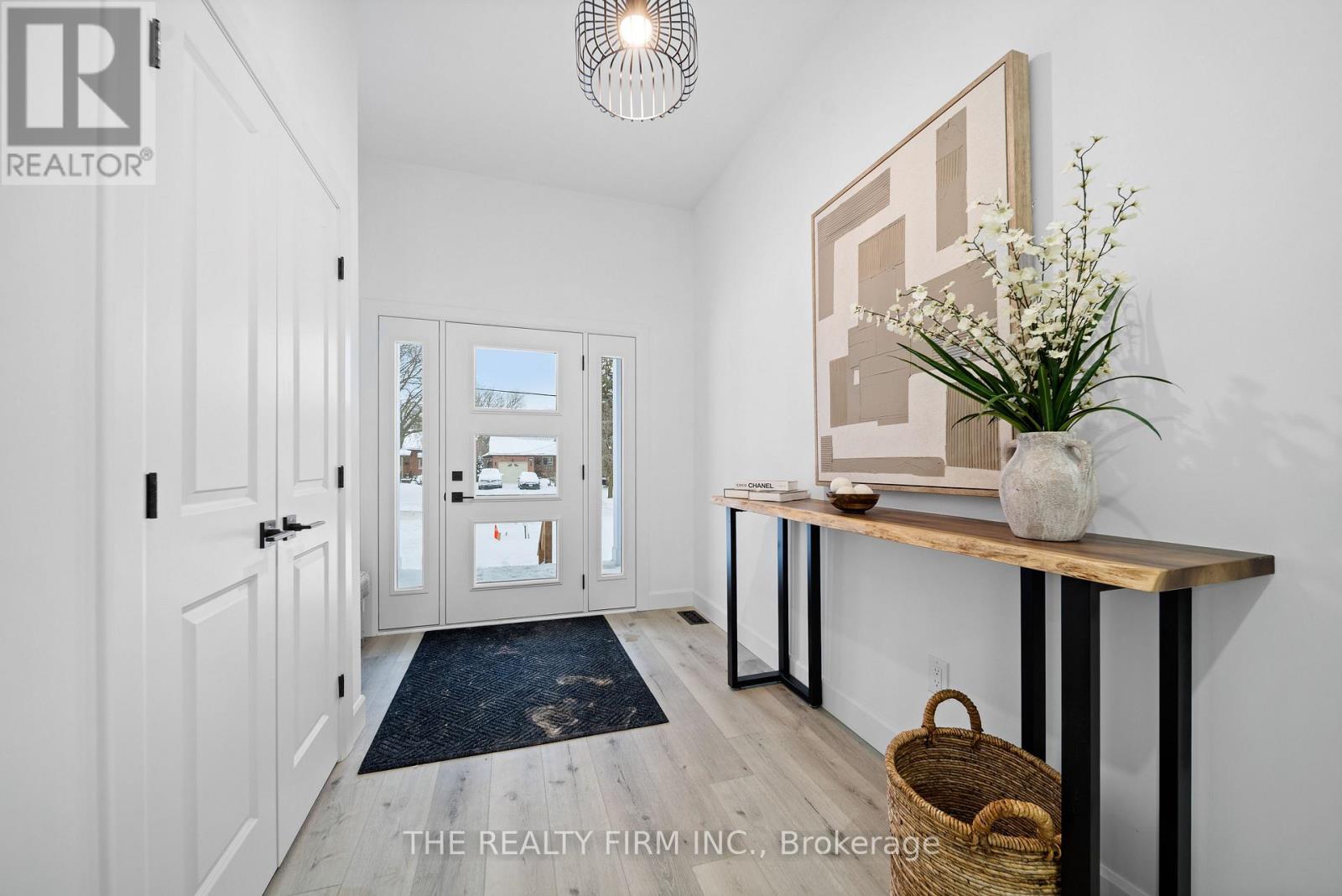 1041 Willow Drive W, London South, Ontario  N6E 1P4 - Photo 5 - X12721732