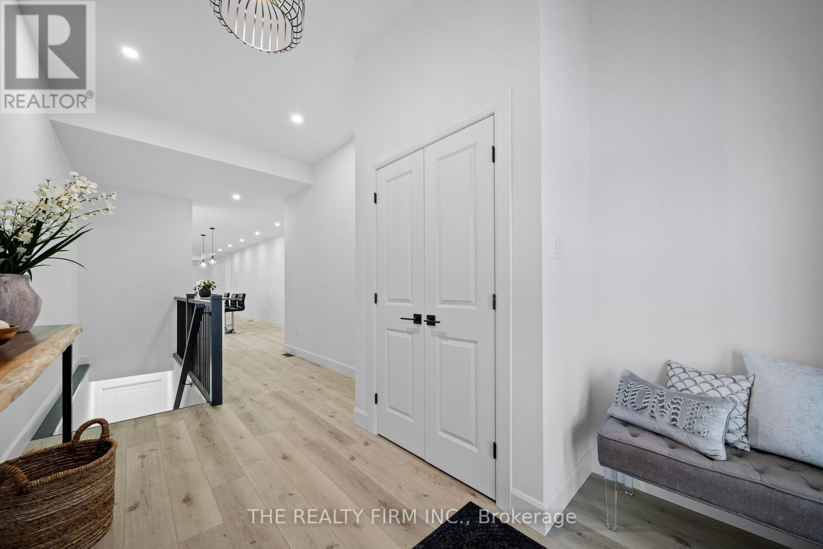 1041 Willow Drive W, London South, Ontario  N6E 1P4 - Photo 6 - X12721732