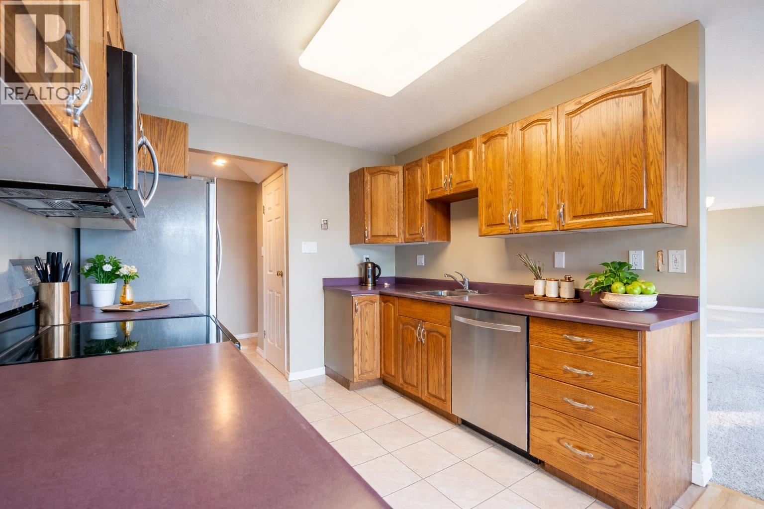 6343 Marmot Road, Sechelt, British Columbia  V7Z 0L2 - Photo 8 - R3081957