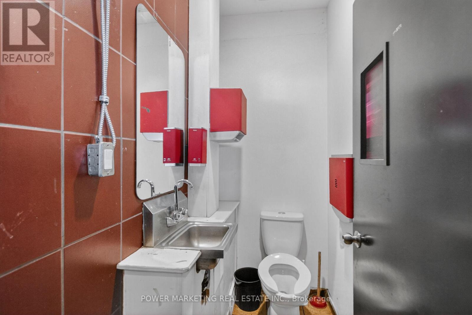 858 Merivale Road, Ottawa, Ontario  K1Z 5Z4 - Photo 17 - X12721600